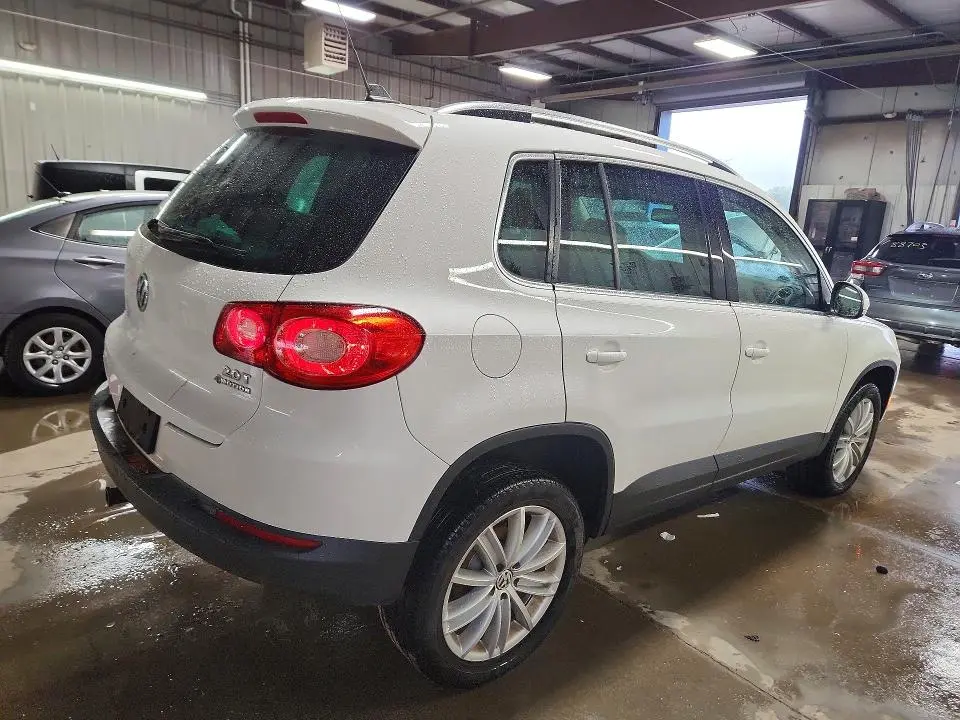 2010 VOLKSWAGEN TIGUAN SE  