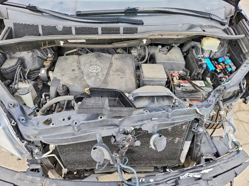 2018 TOYOTA SIENNA XLE PREMIUM 8-PASSENGER  