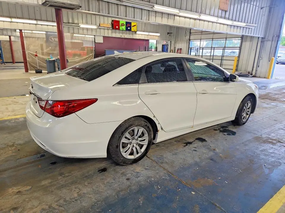 2011 HYUNDAI SONATA GLS  
