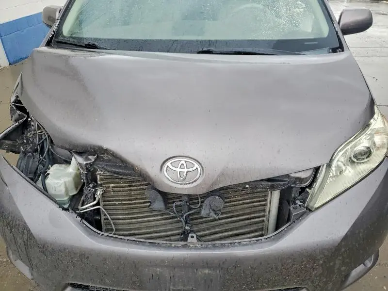 2014 TOYOTA SIENNA XLE 7-PASSENGER  