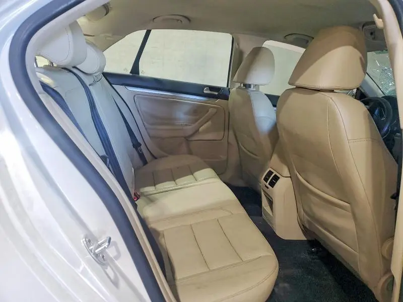2010 VOLKSWAGEN JETTA LIMITED  