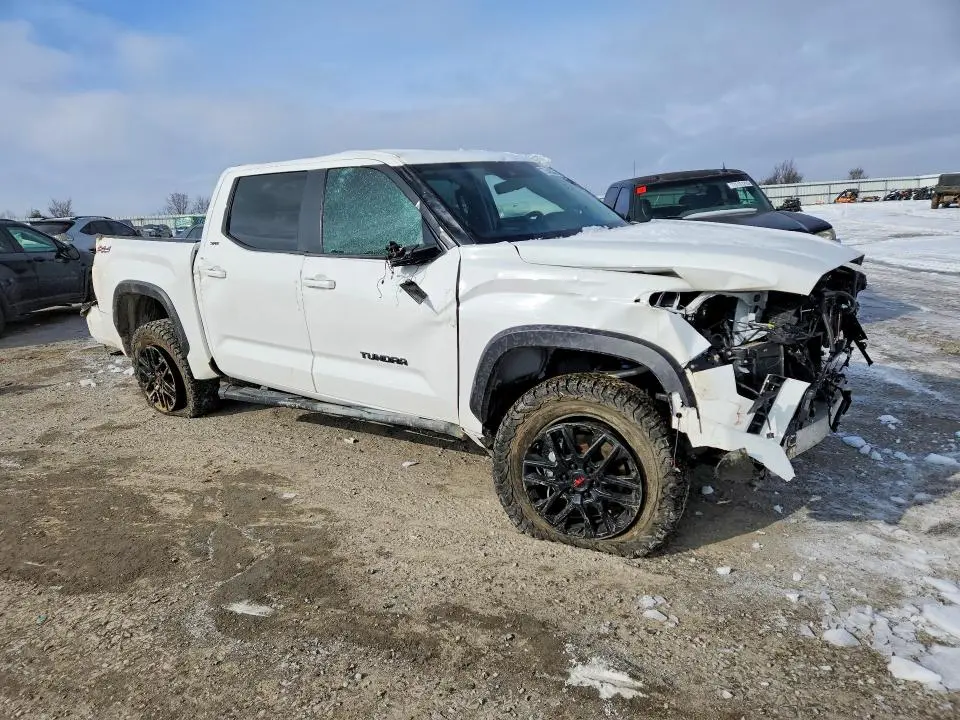 2024 TOYOTA TUNDRA CREWMAX SR  