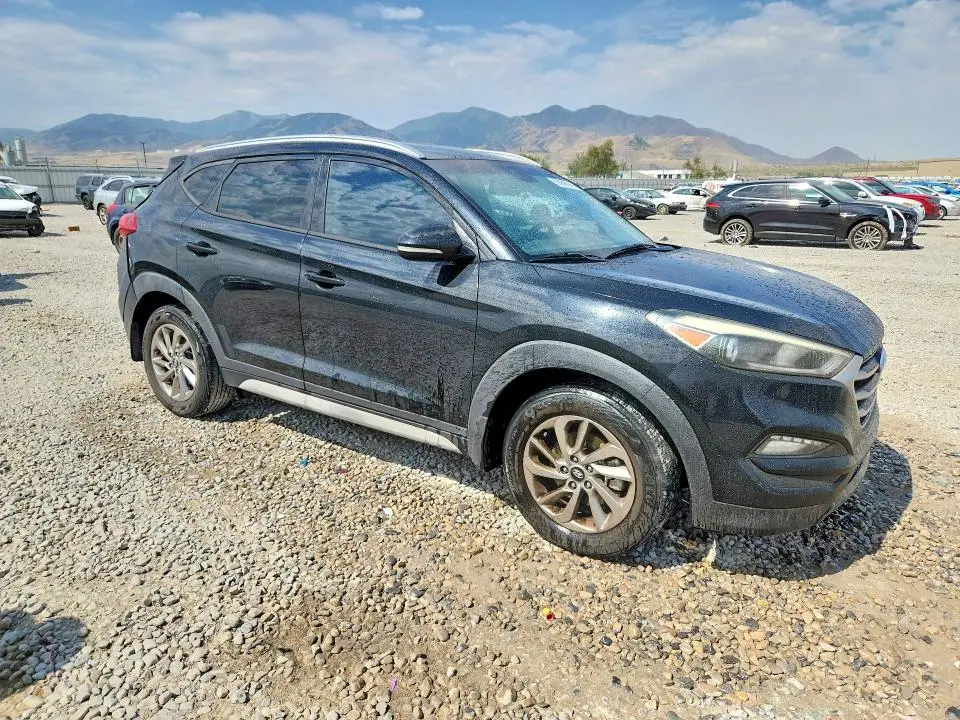 2017 HYUNDAI TUCSON SE PLUS  