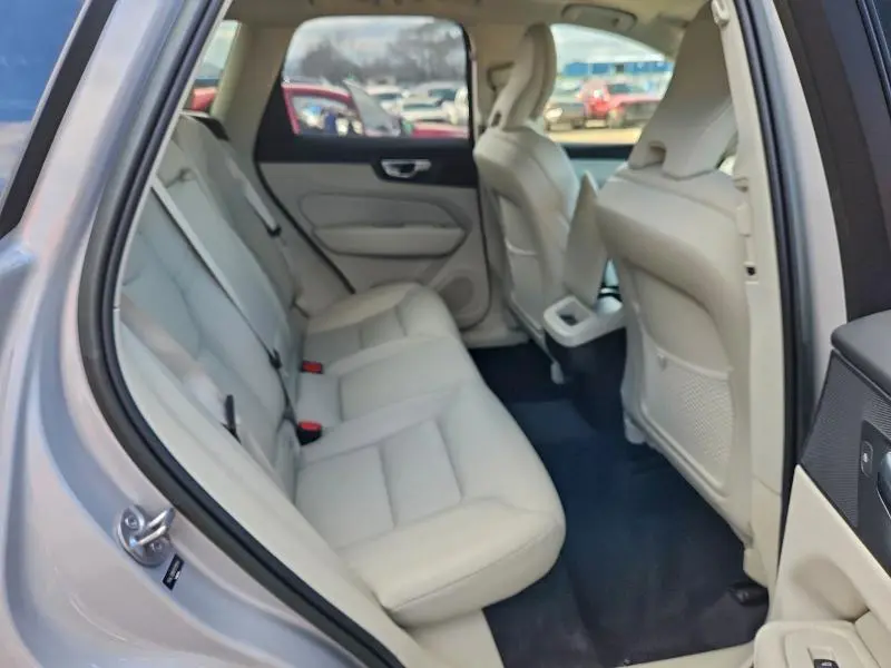 2023 VOLVO XC60 PLUS  