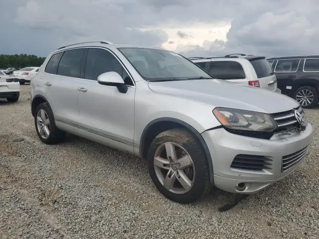 2011 VOLKSWAGEN TOUAREG V6  
