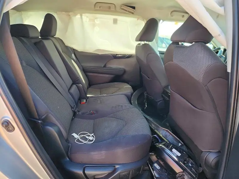 2022 TOYOTA HIGHLANDER HYBRID LE  