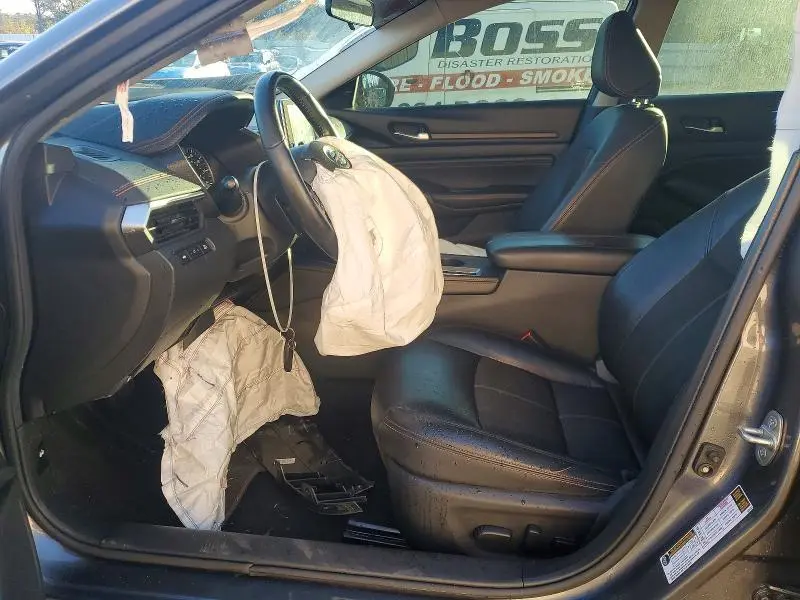 2021 NISSAN ALTIMA SR  