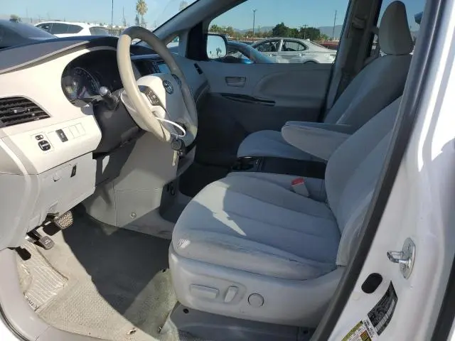 2014 TOYOTA SIENNA LE  