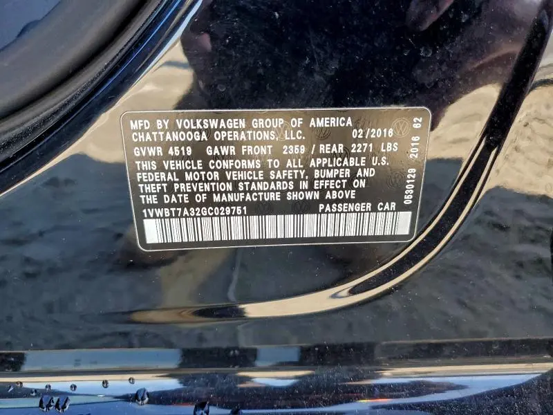 2016 VOLKSWAGEN PASSAT SE  