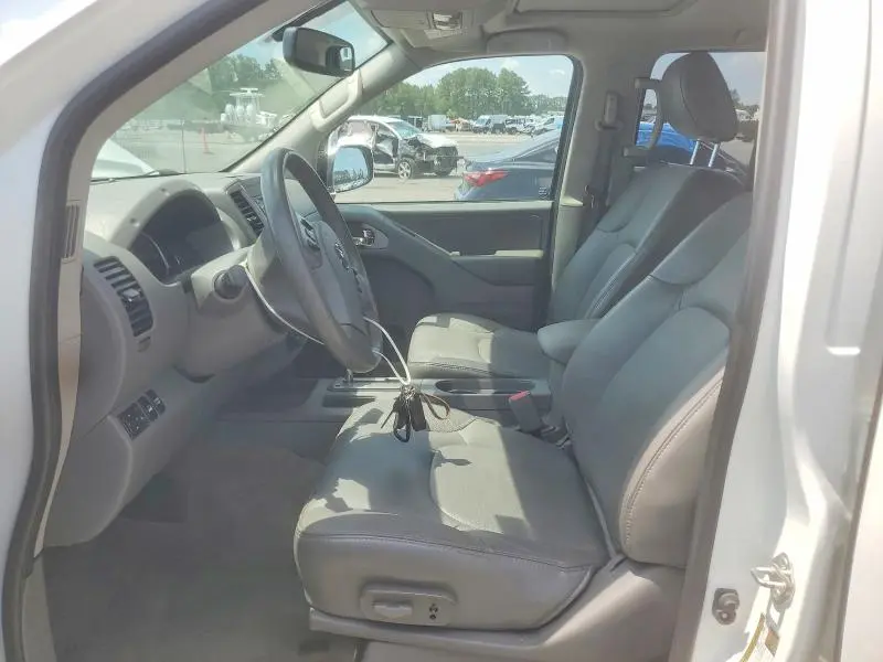 2017 NISSAN FRONTIER SL  