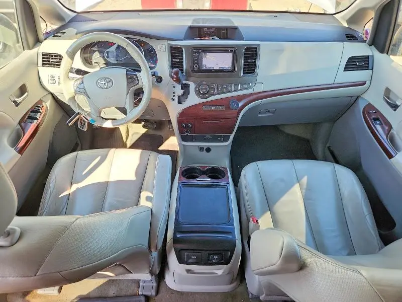 2014 TOYOTA SIENNA XLE 8-PASSENGER  