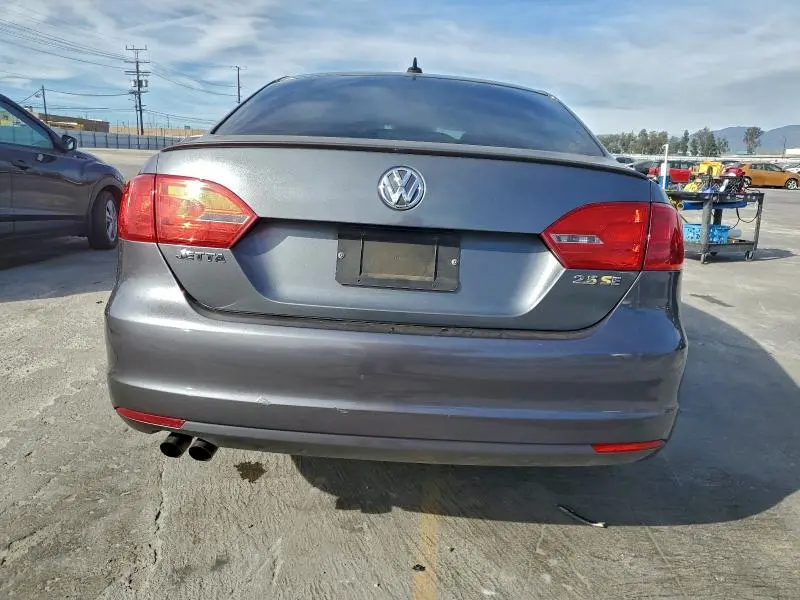 2011 VOLKSWAGEN JETTA SE  