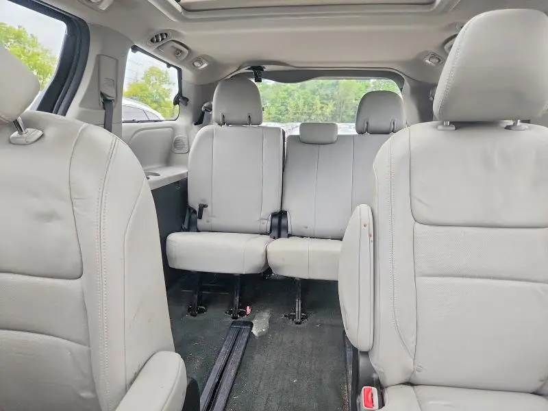 2019 TOYOTA SIENNA LIMITED PREMIUM 7-PASSENGER  