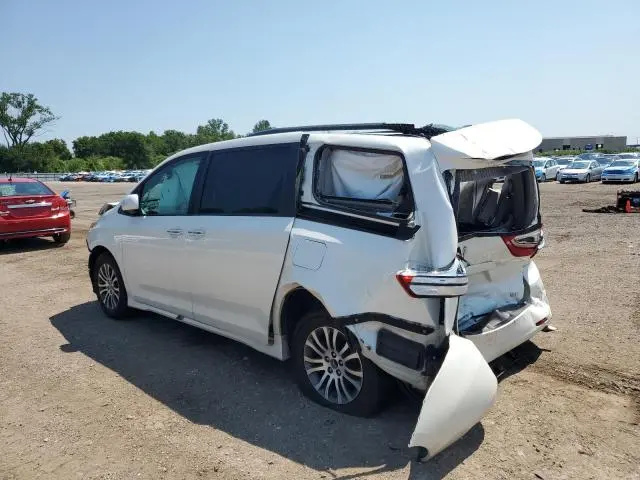 2018 TOYOTA SIENNA XLE  