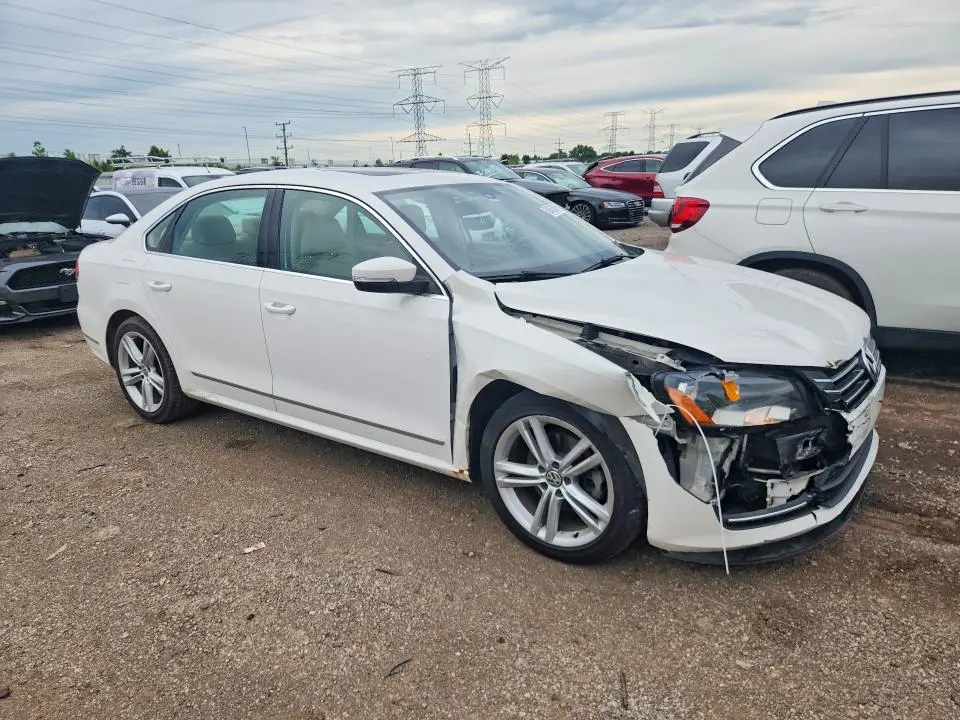 2015 VOLKSWAGEN PASSAT SE  