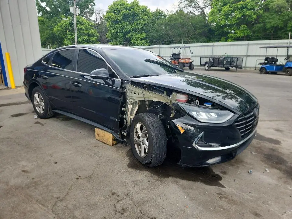 2022 HYUNDAI SONATA SE  