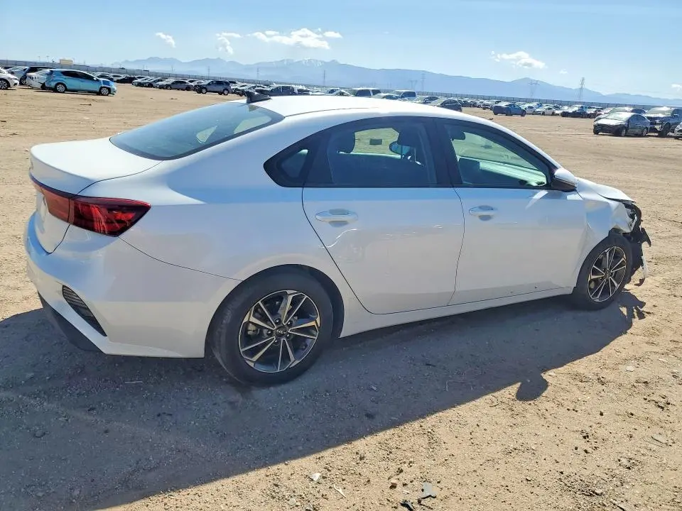 2023 KIA FORTE LXS  