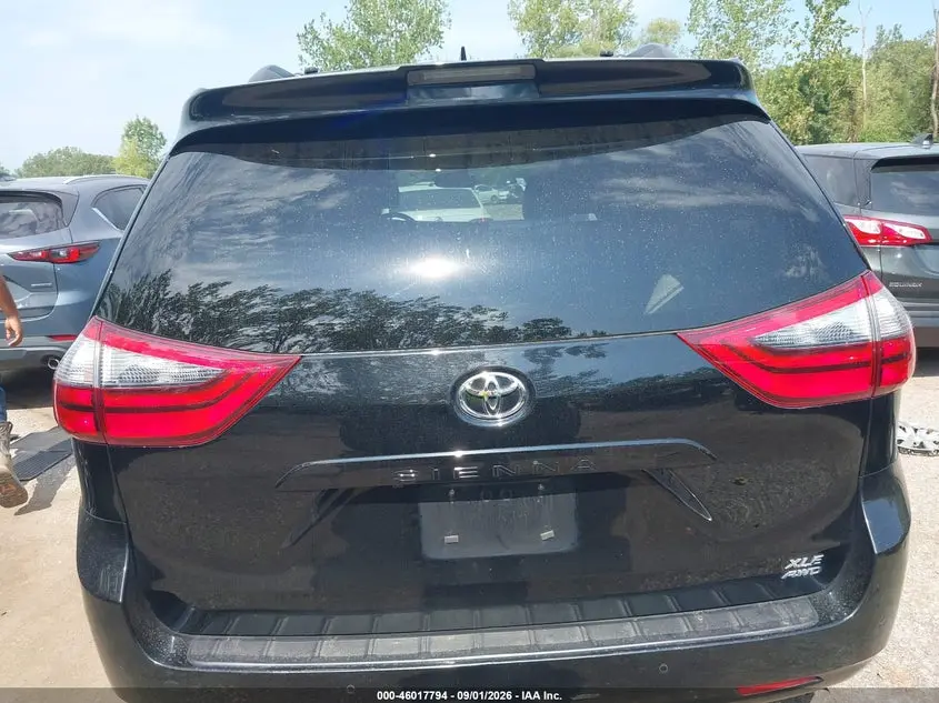 2020 TOYOTA SIENNA XLE