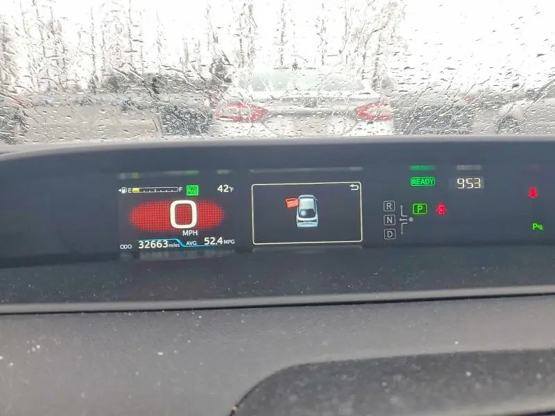 2022 TOYOTA PRIUS LE  