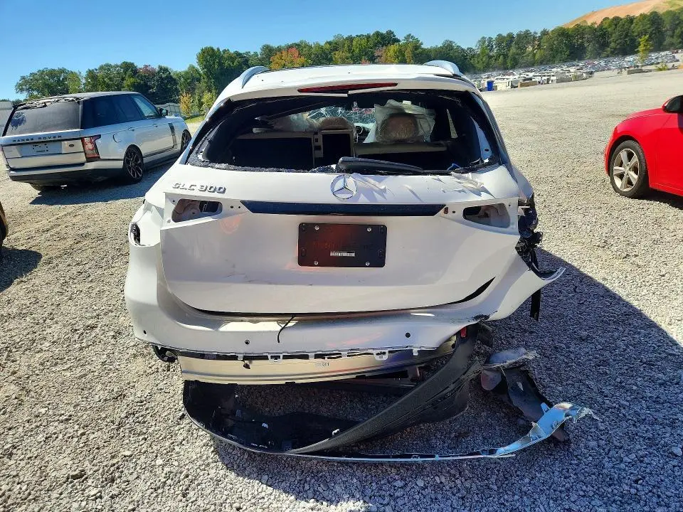 2026 MERCEDES-BENZ GLC 300  