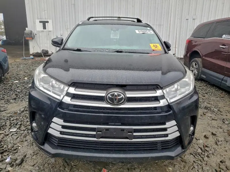 2018 TOYOTA HIGHLANDER SE  