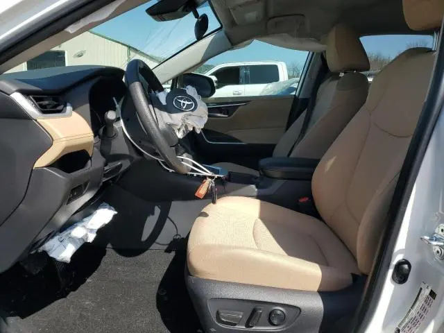 2025 TOYOTA RAV4 XLE  