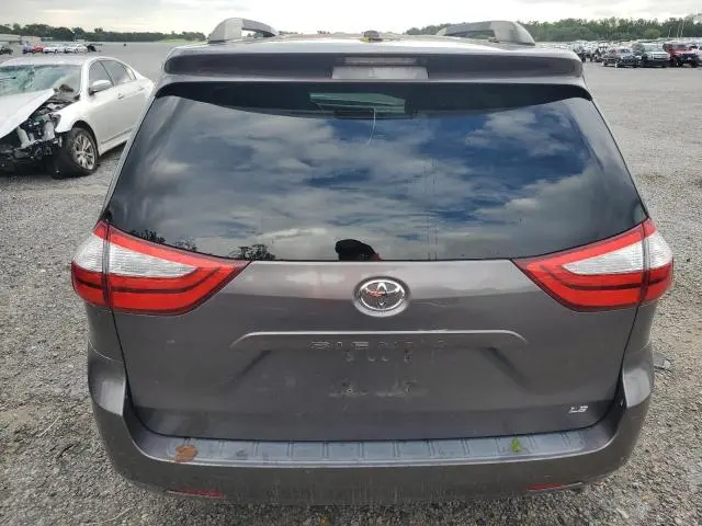 2016 TOYOTA SIENNA LE  