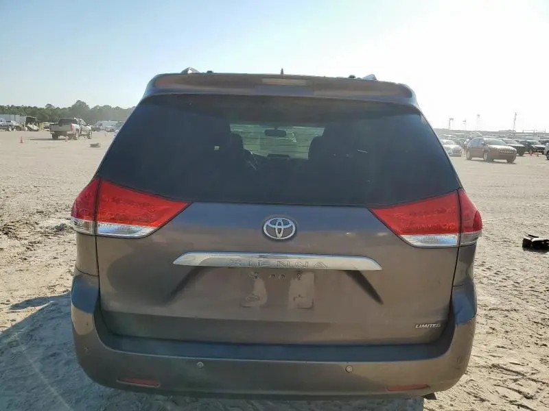 2012 TOYOTA SIENNA XLE  