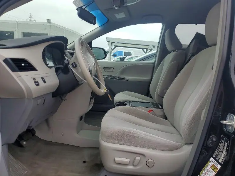 2013 TOYOTA SIENNA LE  
