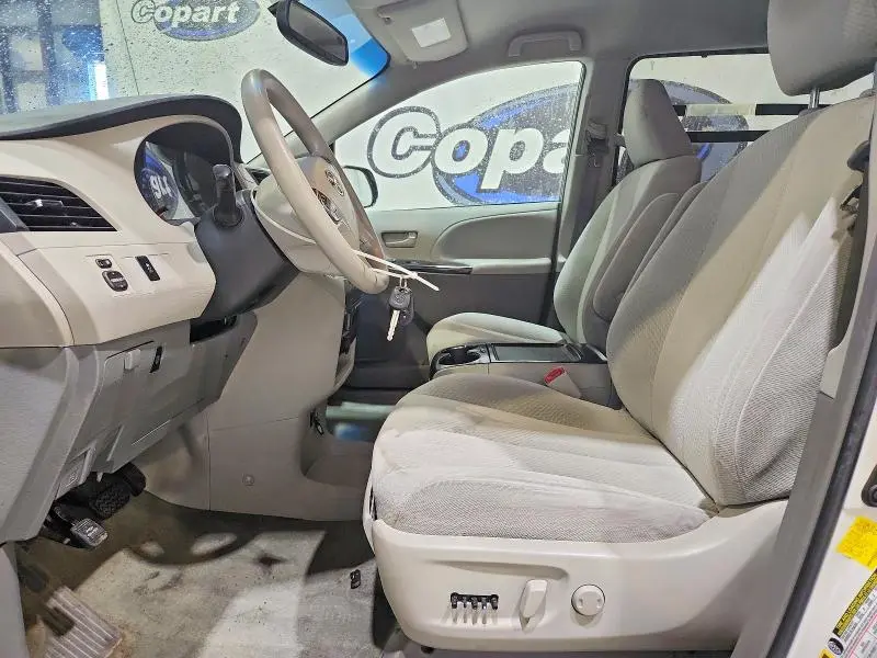 2012 TOYOTA SIENNA LE  