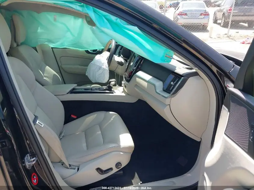 2018 VOLVO XC60 T5 MOMENTUM