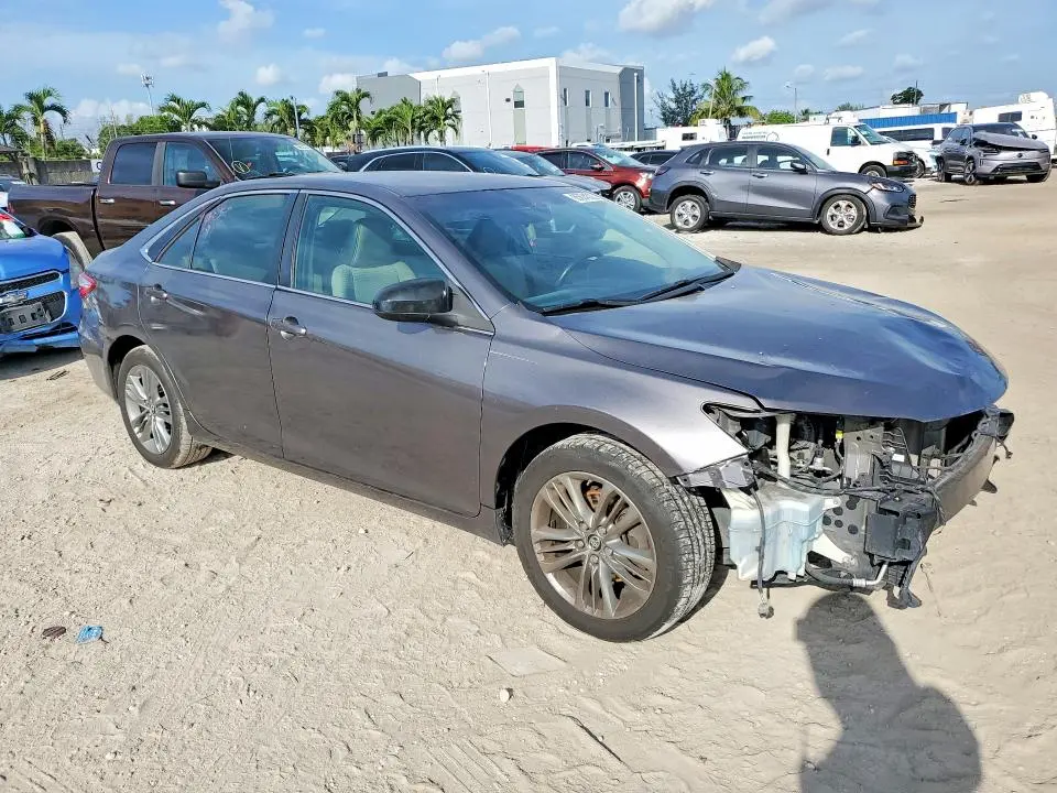 2015 TOYOTA CAMRY SE  