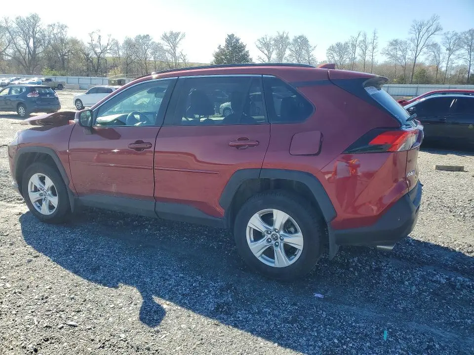 2021 TOYOTA RAV4 XLE  