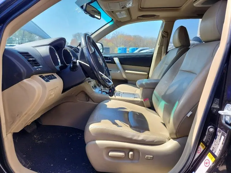 2012 TOYOTA HIGHLANDER SE  