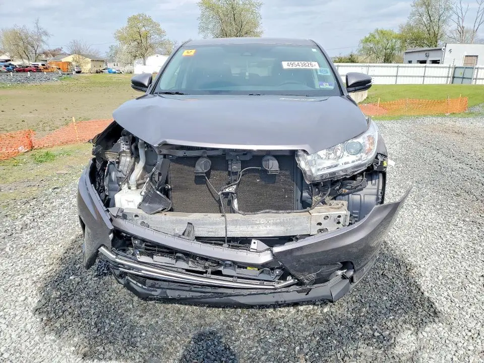 2017 TOYOTA HIGHLANDER LE  