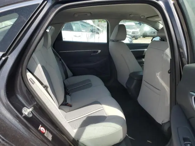 2022 HYUNDAI SONATA SE  