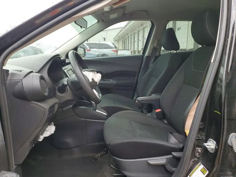 2021 NISSAN KICKS S  