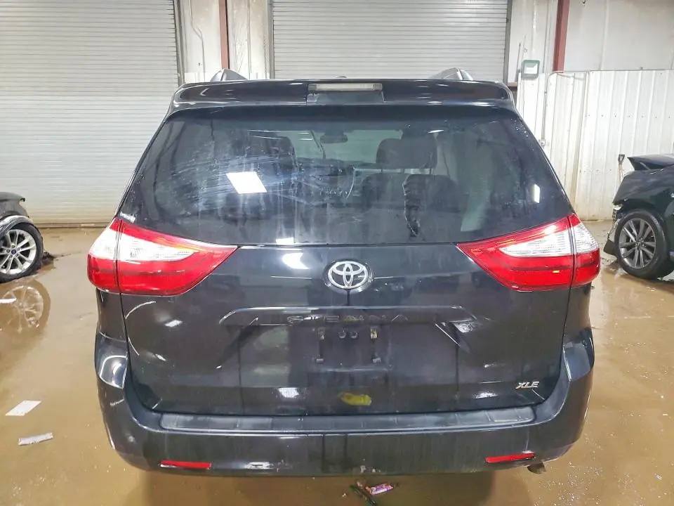 2016 TOYOTA SIENNA XLE 8-PASSENGER  