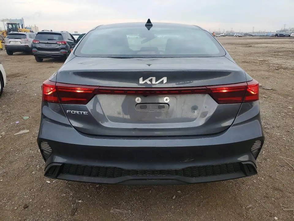 2023 KIA FORTE LXS  