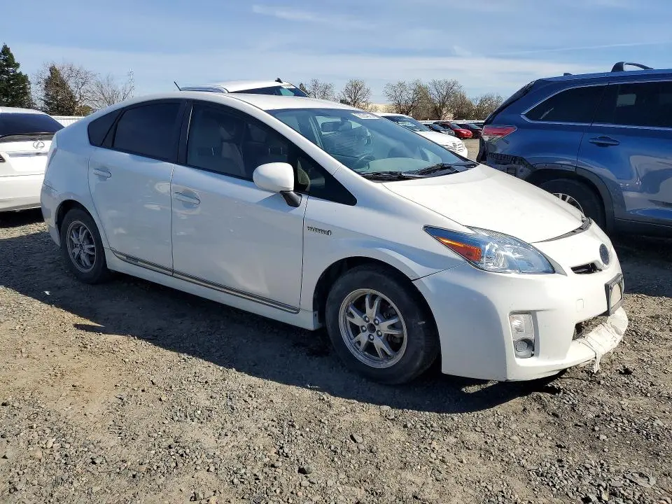 2010 TOYOTA PRIUS III  
