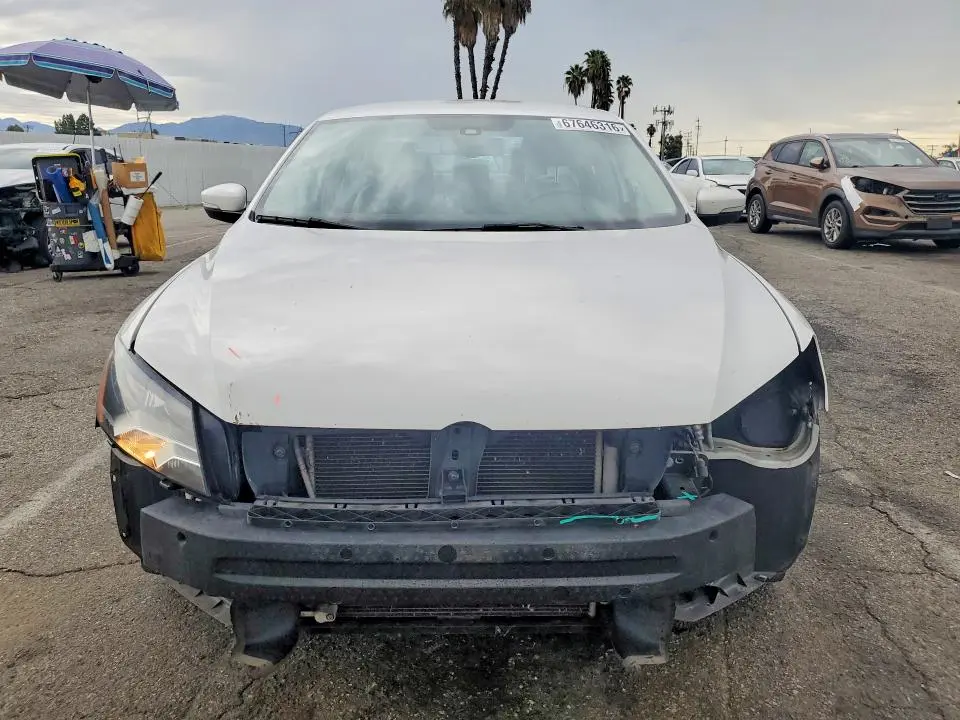 2013 VOLKSWAGEN PASSAT SE  