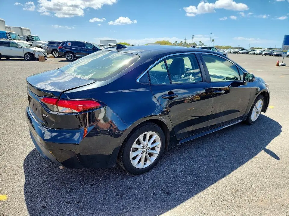 2020 TOYOTA COROLLA XLE  