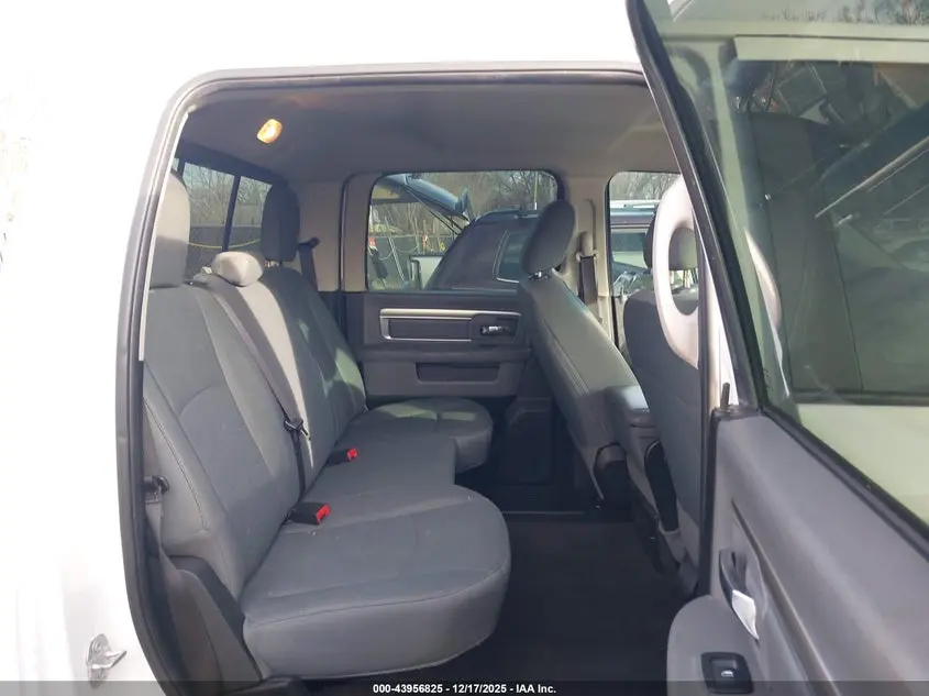 2018 RAM 1500 SLT  4X2 6'4 BOX