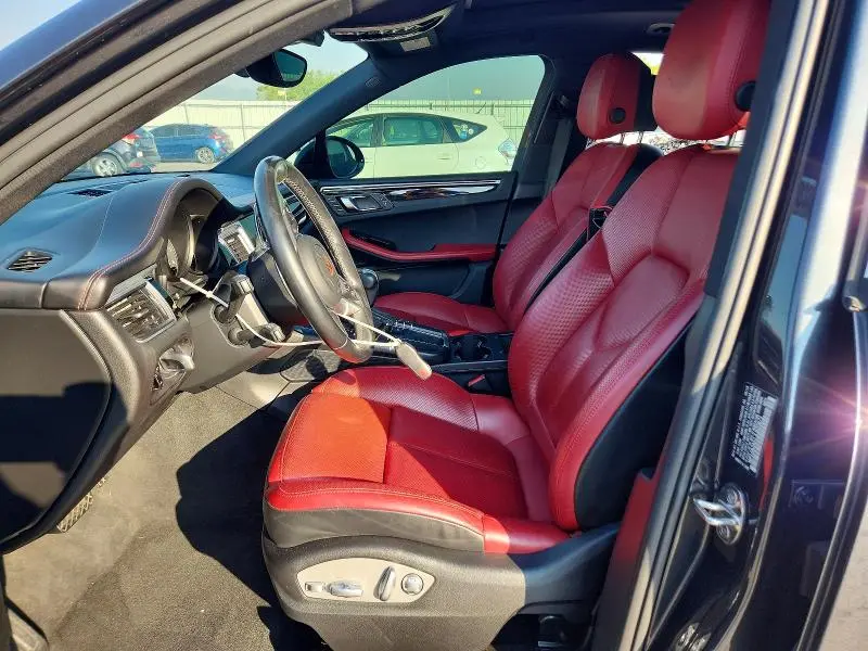 2018 PORSCHE MACAN   