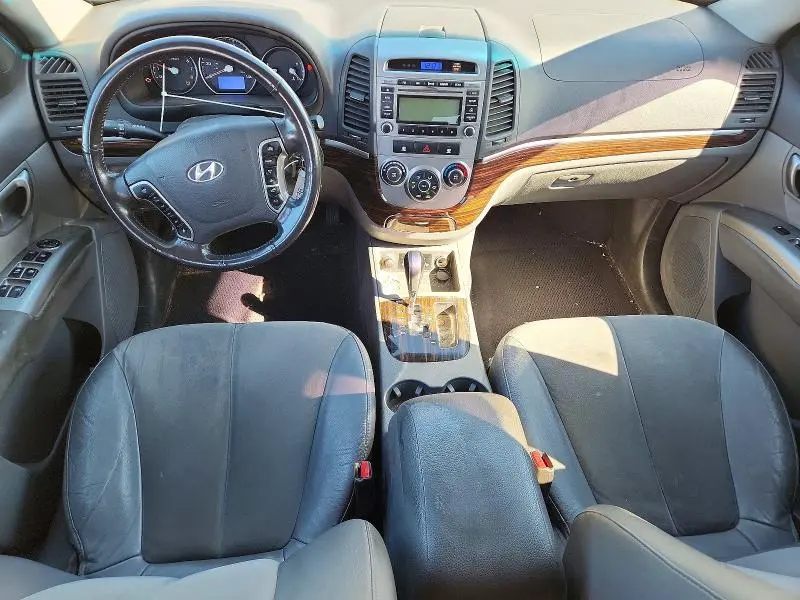 2011 HYUNDAI SANTA FE SE  