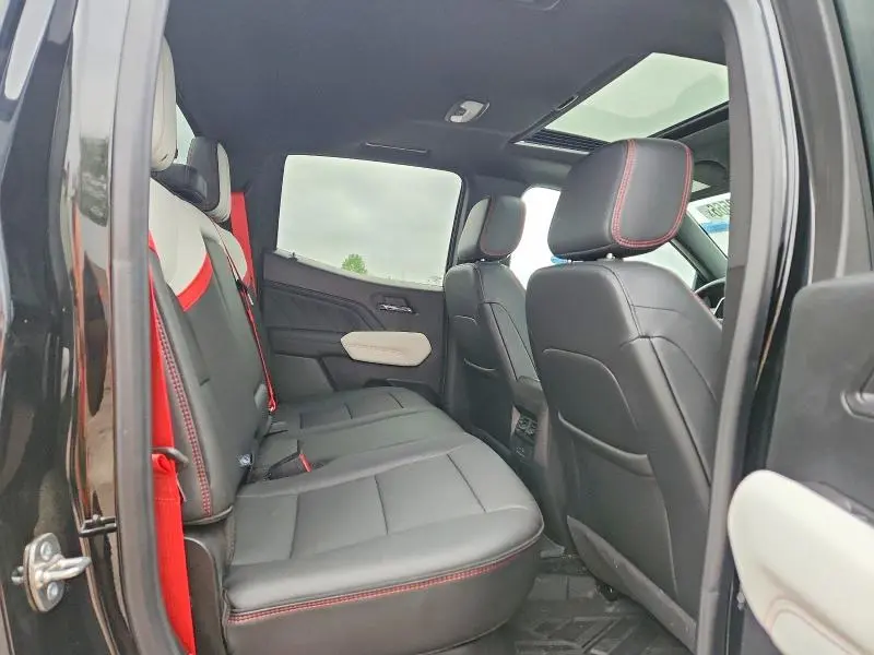 2025 GMC CANYON AT4  