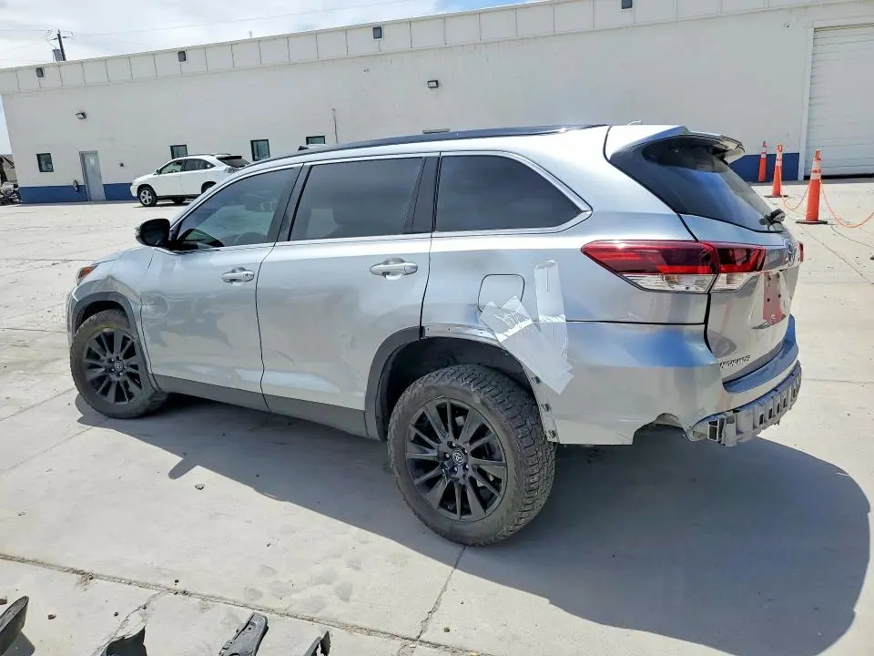 2019 TOYOTA HIGHLANDER SE  