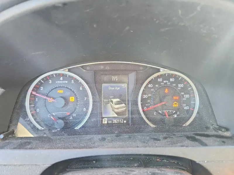 2015 TOYOTA CAMRY SE  
