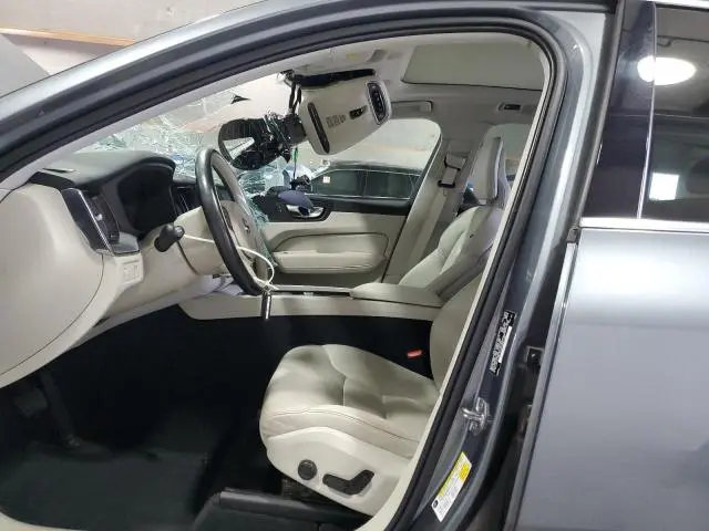 2018 VOLVO XC60 T5 MOMENTUM  