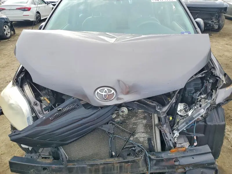 2014 TOYOTA SIENNA L 7-PASSENGER  